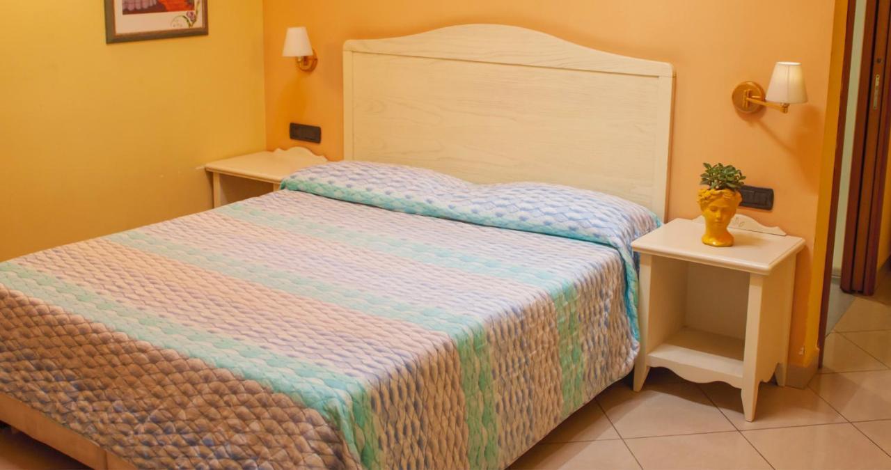 Hotel Serena Naples Exterior photo
